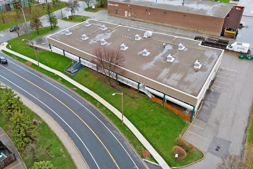 45 Mcintosh Dr, Markham, ON à vendre - Photo de l’immeuble – Image 2 sur 50