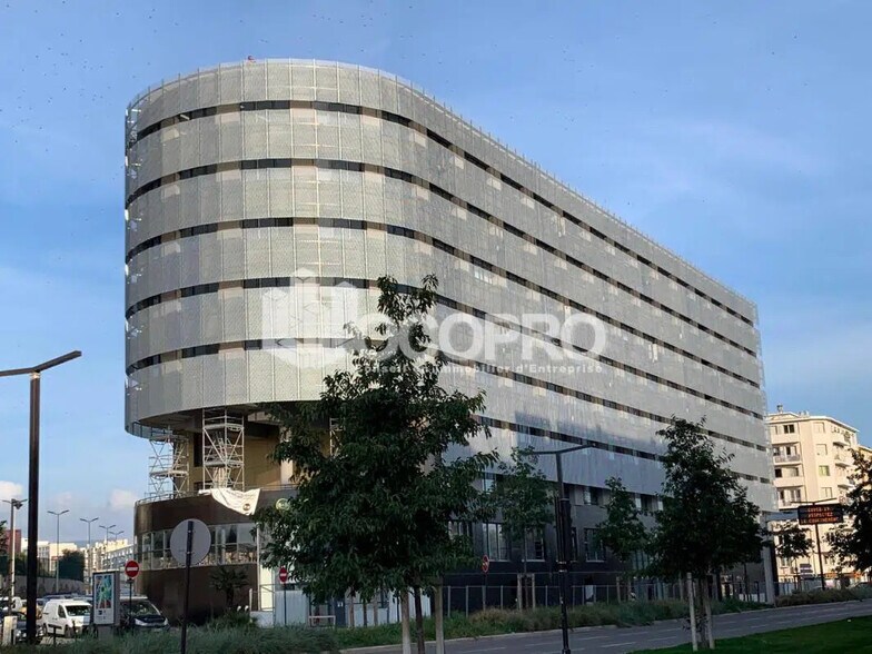 104 Boulevard René Cassin, Nice à louer - Photo de l’immeuble – Image 1 sur 12