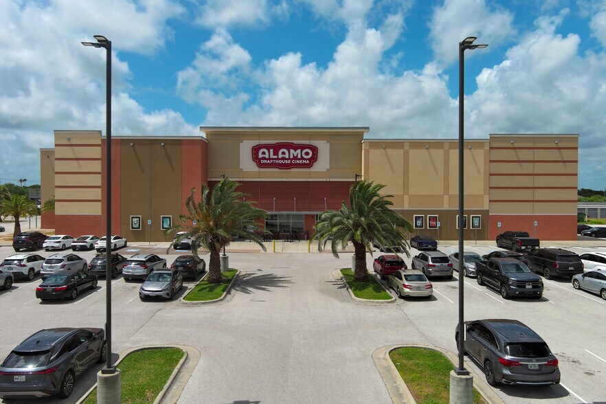 7601 S Staples St, Corpus Christi, TX à vendre - Photo de l’immeuble – Image 1 sur 12