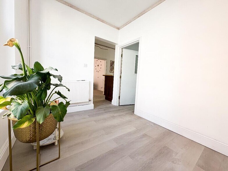 71A Bethcar St, Ebbw Vale à louer - Photo de l’immeuble – Image 1 sur 8