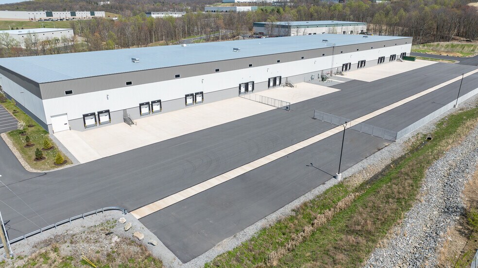 525 Research, Pittston Township, PA à louer - Photo de l’immeuble – Image 3 sur 6