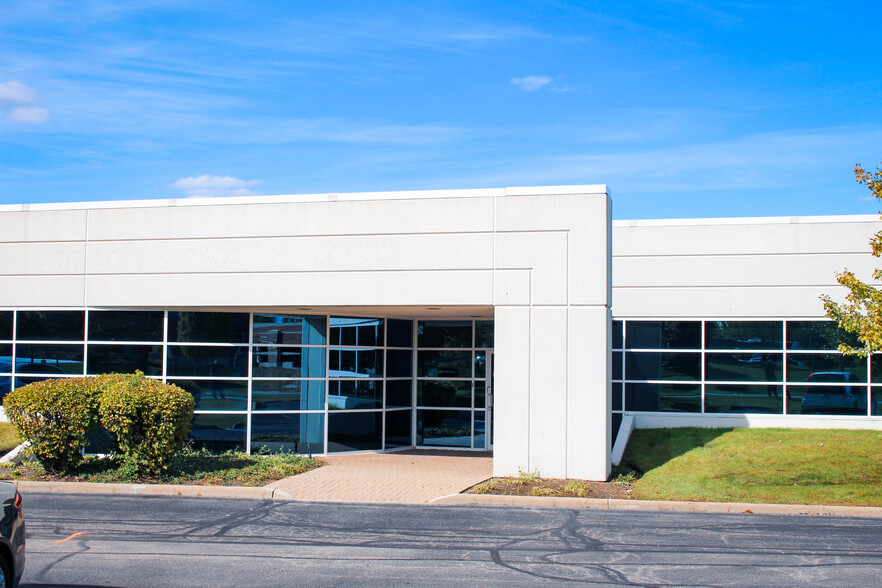 1551-1555 Bond St, Naperville, IL à louer - Photo de l’immeuble – Image 1 sur 6