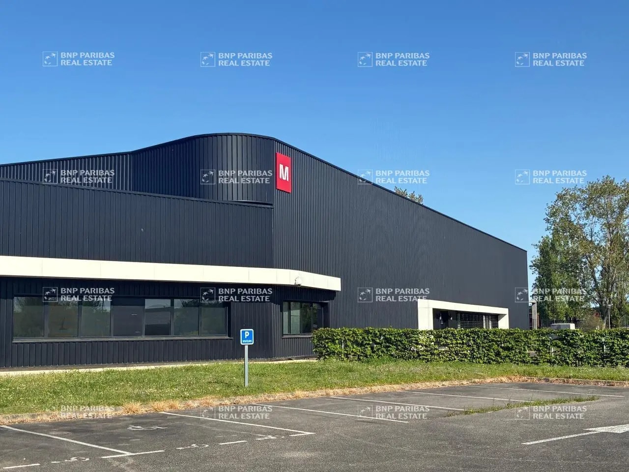 Bureau dans Élancourt à louer Photo de l’immeuble– Image 1 sur 15