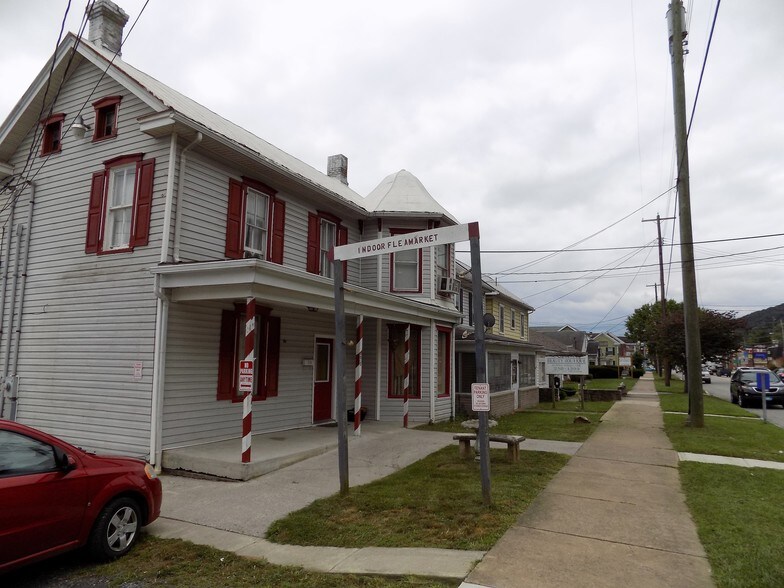 270 N Washington St, Berkeley Springs, WV à vendre - Photo de l’immeuble – Image 2 sur 8