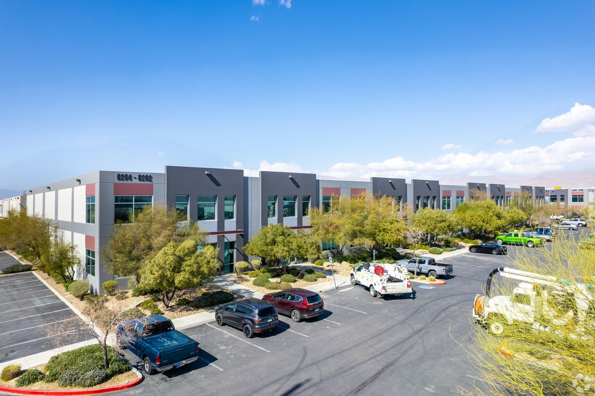 6264-6292 E Tropical Pky, Las Vegas, NV à louer Photo principale– Image 1 sur 5