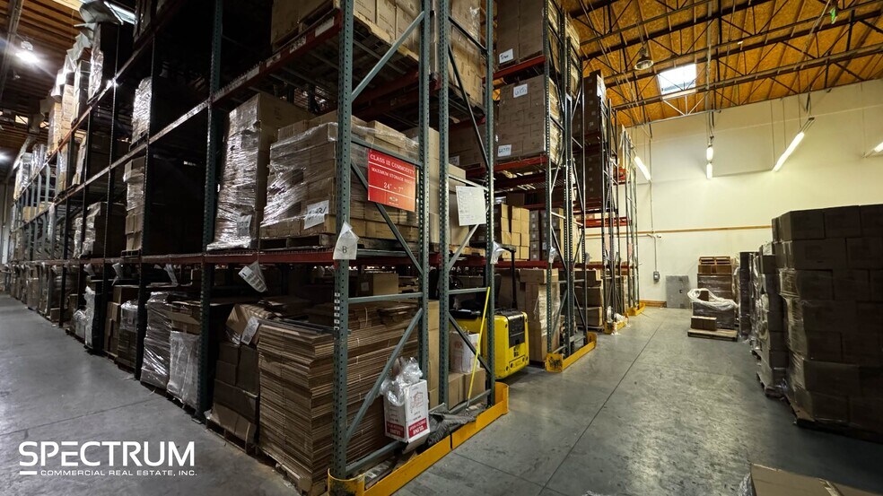 28365 Constellation Rd, Valencia, CA à louer - Photo intérieure – Image 3 sur 10