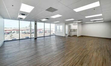 3105-3223 5 Ave NE, Calgary, AB à louer Photo intérieure– Image 1 sur 4