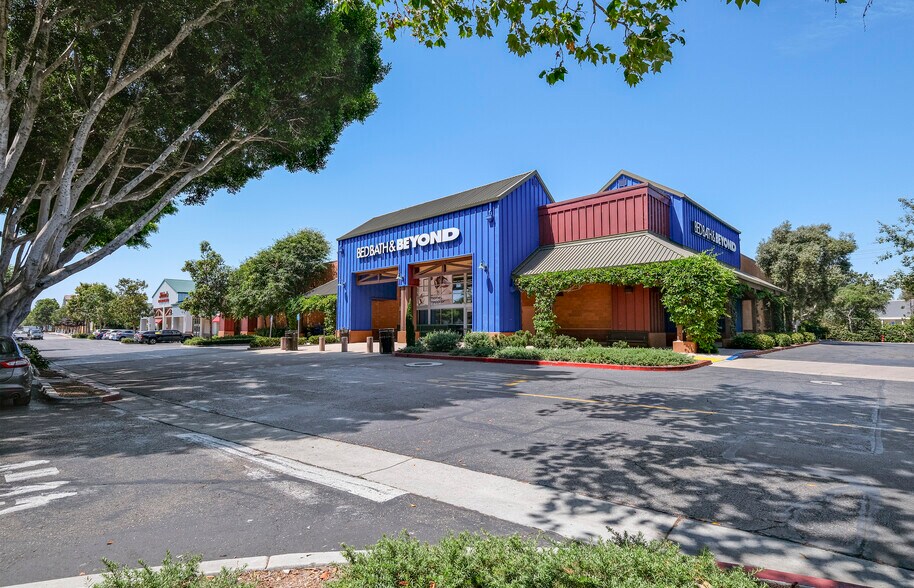 125-299 N Fairview Ave, Goleta, CA à louer - Photo de l’immeuble – Image 1 sur 7