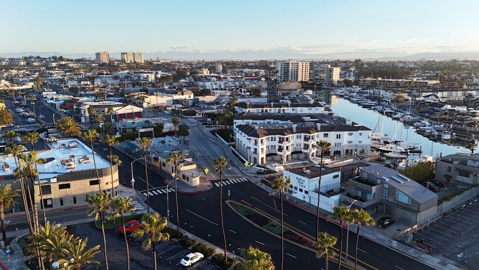 2414 Newport Blvd, Newport Beach, CA à vendre - Photo de l’immeuble – Image 2 sur 7