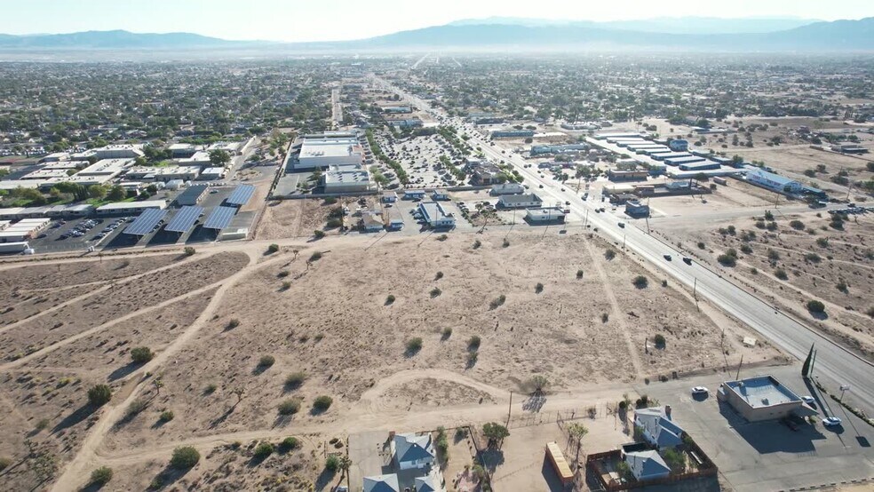 14236 Main St, Hesperia, CA à vendre - Vidéo sur l’annonce professionnelle – Image 2 sur 11