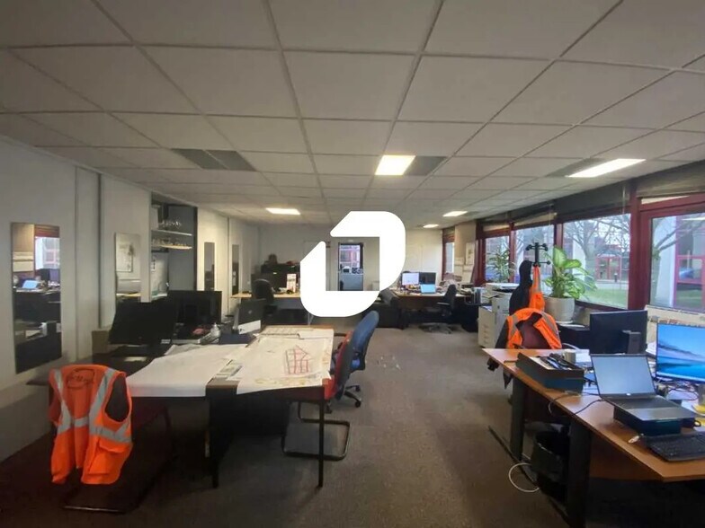 Bureau dans Pontoise à louer - Photo de l’immeuble – Image 3 sur 6