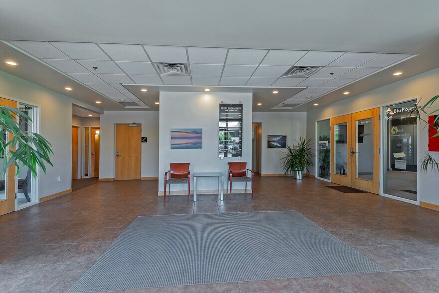 7430 S Creek Rd, Sandy, UT à vendre - Photo de l’immeuble – Image 3 sur 32
