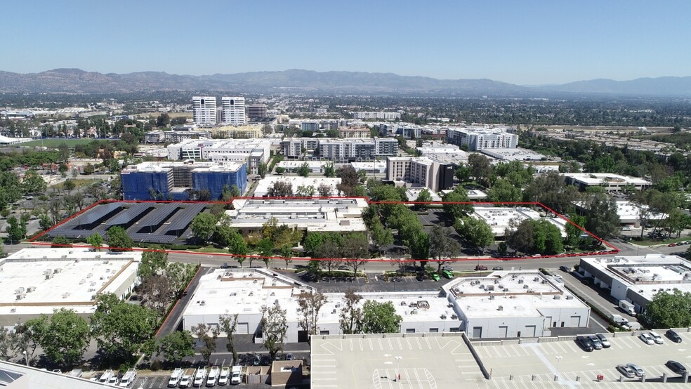 21255 Califa St, Woodland Hills, CA à vendre - Photo de l’immeuble – Image 3 sur 7