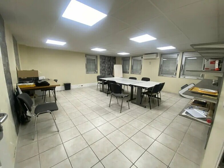 Bureau dans Pantin à louer - Photo de l’immeuble – Image 3 sur 9