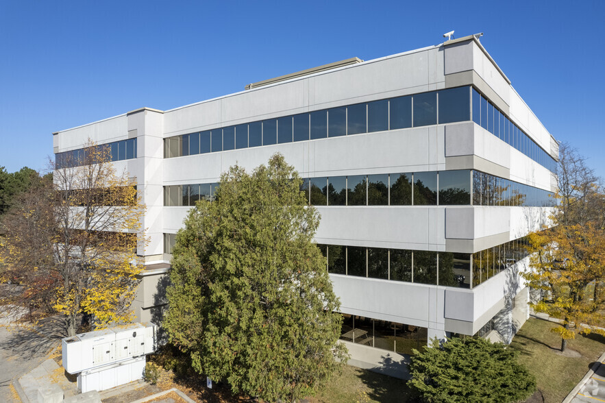 2121 Argentia Rd, Mississauga, ON à louer - Photo de l’immeuble – Image 2 sur 5