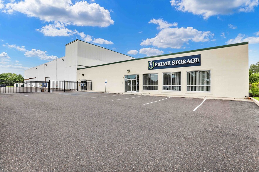 691 Main St, Lumberton, NJ à louer - Photo de l’immeuble – Image 1 sur 2