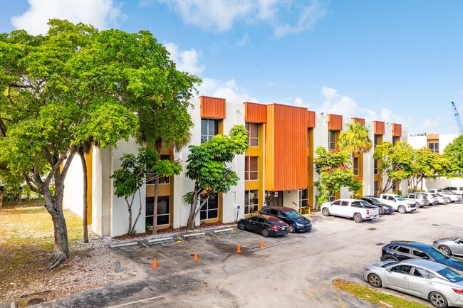 Plus de détails pour 540 NW 165th St, Miami, FL - Bureau à louer
