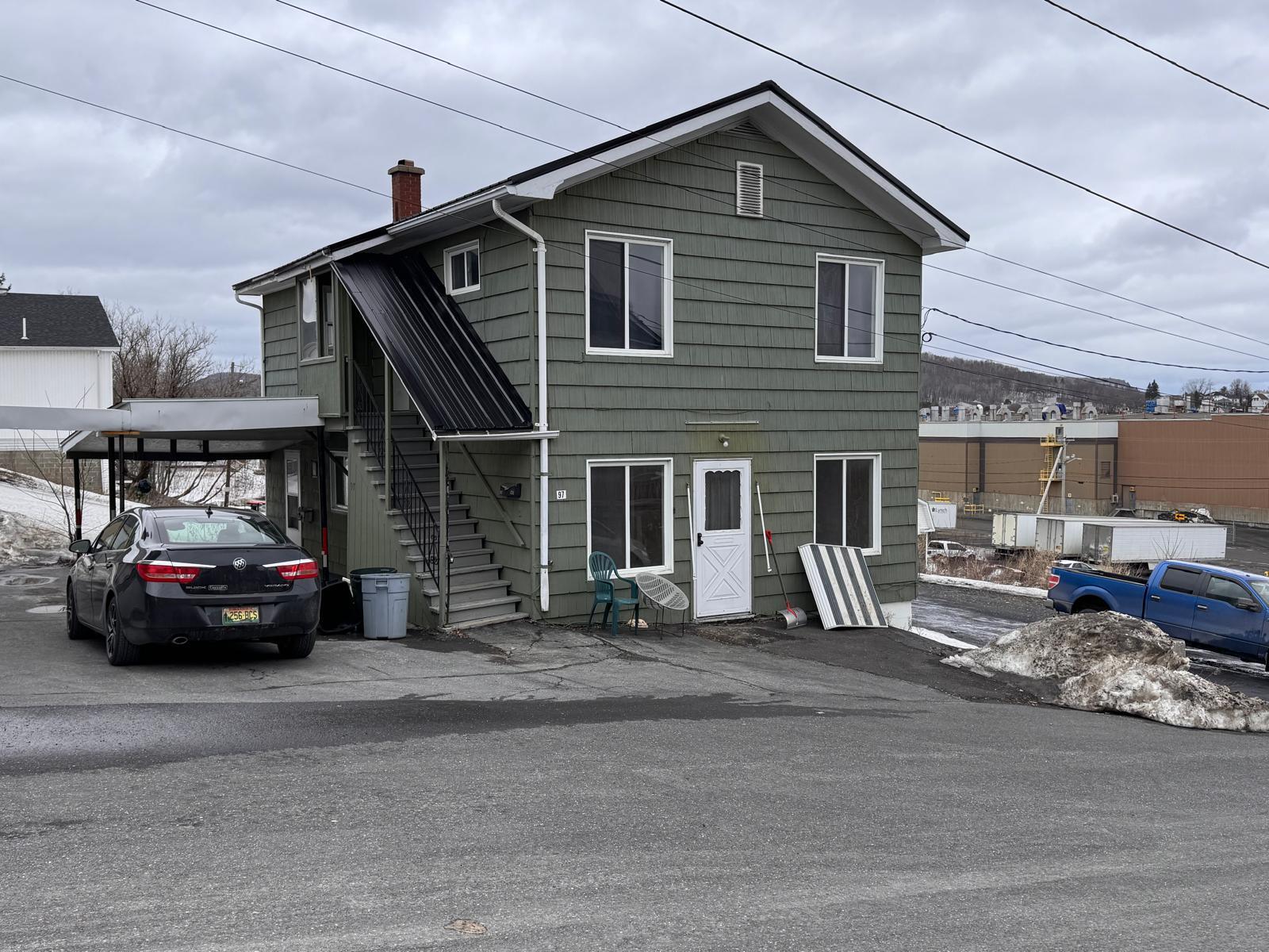 97 13th Ave, Madawaska, ME à vendre Photo de l’immeuble– Image 1 sur 19