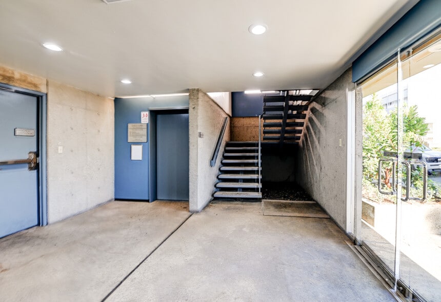 10841 Paramount Blvd, Downey, CA à louer - Photo intérieure – Image 3 sur 25