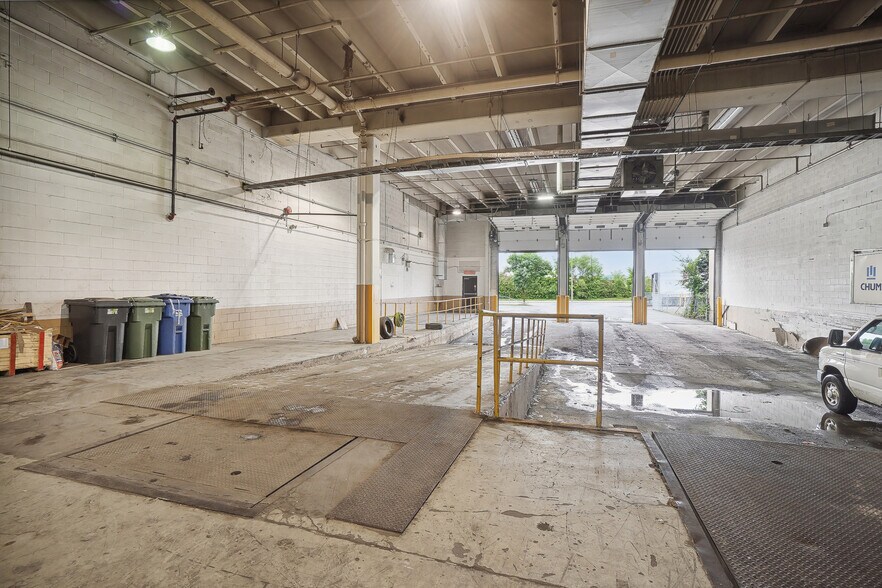 5600-5602 Av Pierre-de Coubertin, Montréal, QC à louer - Photo de l’immeuble – Image 3 sur 8