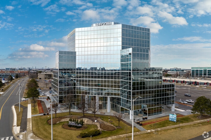 5090 Explorer Dr, Mississauga, ON à louer - Photo principale – Image 1 sur 10
