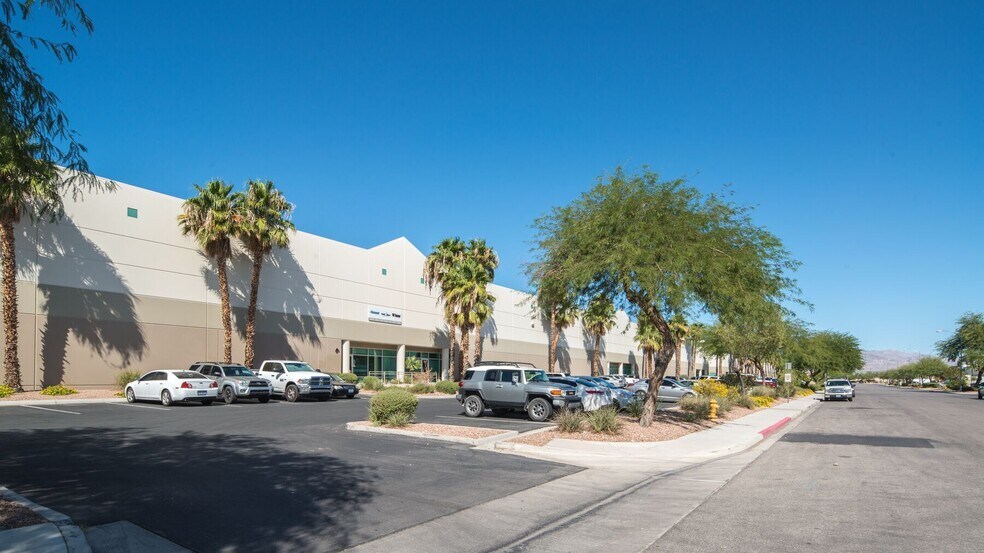 4050 Corporate Center Dr, North Las Vegas, NV à louer - Photo de l’immeuble – Image 3 sur 25