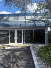 404-414 S Powerline Rd, Deerfield Beach, FL à louer Photo intérieure– Image 2 sur 11