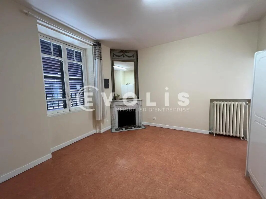 Bureau dans Mandres-les-Roses à louer Photo intérieure– Image 1 sur 8