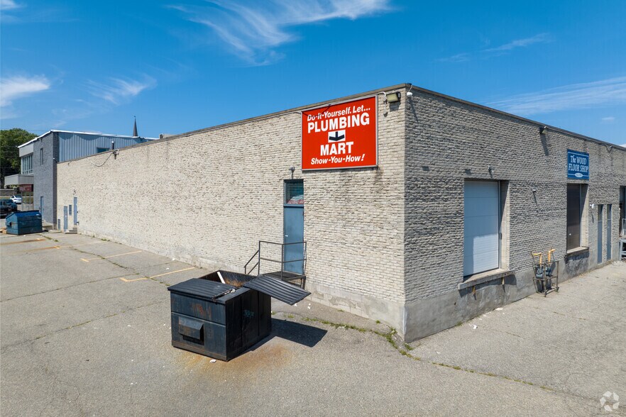700 Dundas St E, Mississauga, ON à louer - Photo de l’immeuble – Image 3 sur 5