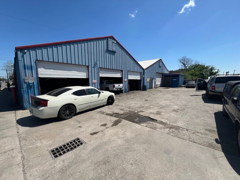 200 Ssgt Macario Garcia Dr, Houston, TX à vendre - Photo principale – Image 1 sur 2