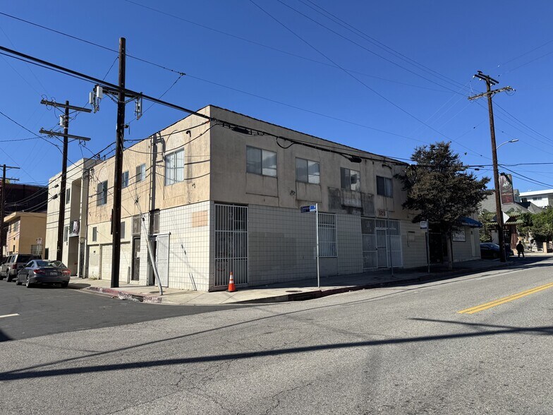 630 W College St, Los Angeles, CA à vendre - Photo de l’immeuble – Image 2 sur 10