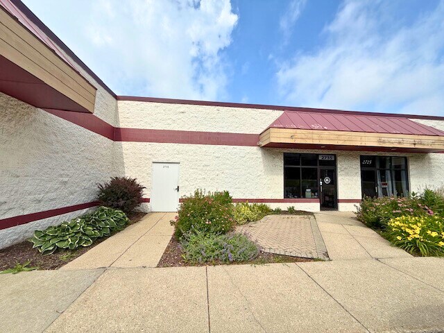 2735 S Calhoun Rd, New Berlin, WI à vendre Photo de l’immeuble– Image 1 sur 3