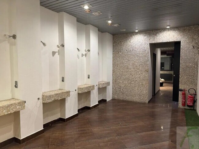 Plus de détails pour Local commercial à vendre