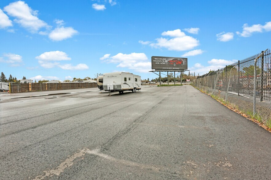 5650 66th Ave, Sacramento, CA à vendre - Photo de l’immeuble – Image 3 sur 8