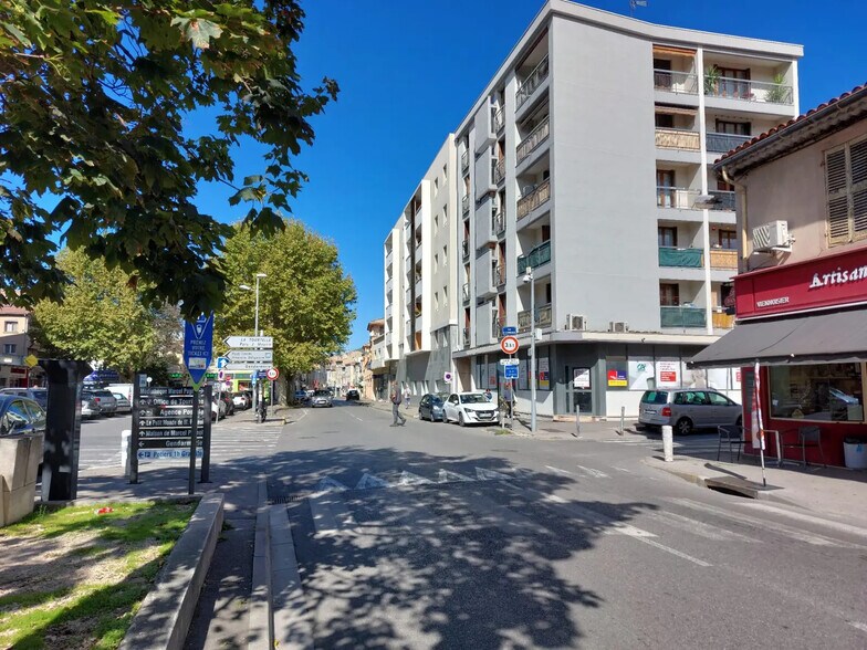 Local commercial dans Aubagne à vendre - Photo de l’immeuble – Image 3 sur 7