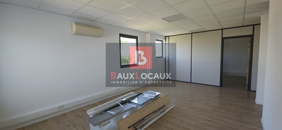 Bureau dans Entraigues-sur-la-Sorgue à louer - Photo intérieure – Image 2 sur 4