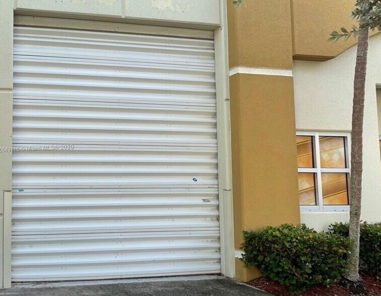 1845 NW 112th Ave, Miami, FL à vendre - Photo de l’immeuble – Image 3 sur 18