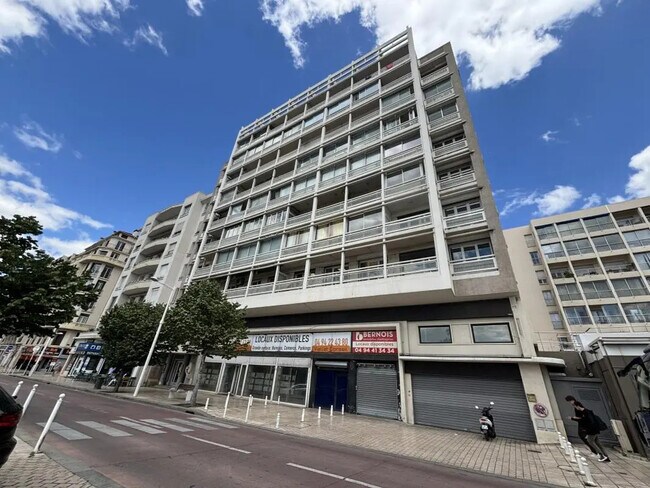 Plus de détails pour 560 Avenue Marechal Foch, Toulon - Local commercial à vendre