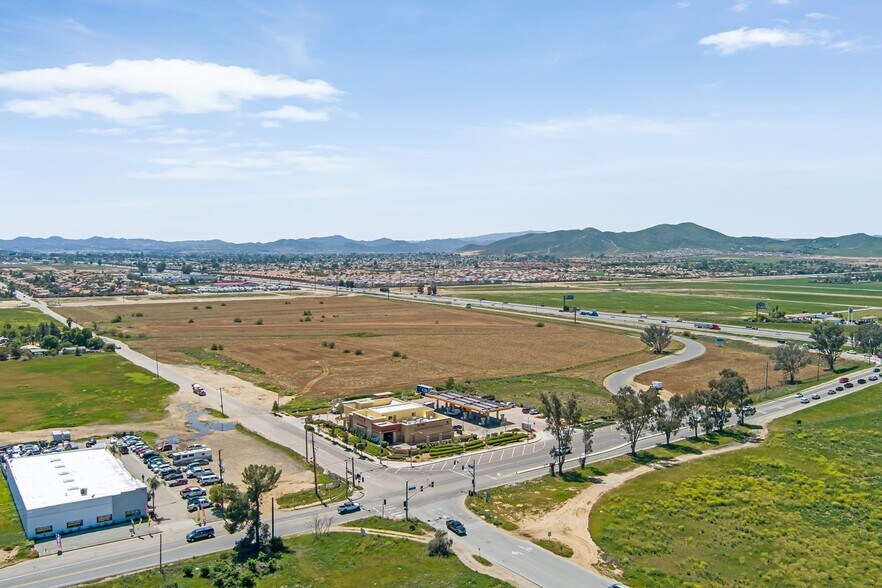 Ethanac Rd & I-215 Fwy, Perris, CA à vendre - Photo de l’immeuble – Image 3 sur 7