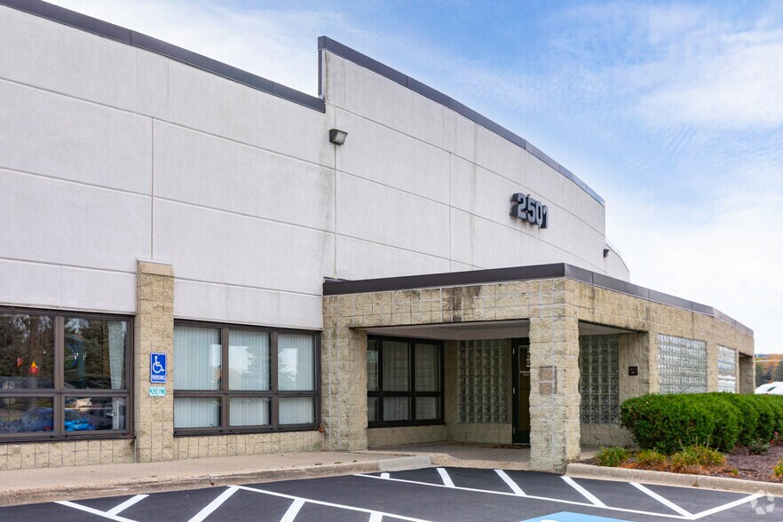 2501 Landmeier Rd, Elk Grove Village, IL à louer - Photo de l’immeuble – Image 3 sur 5