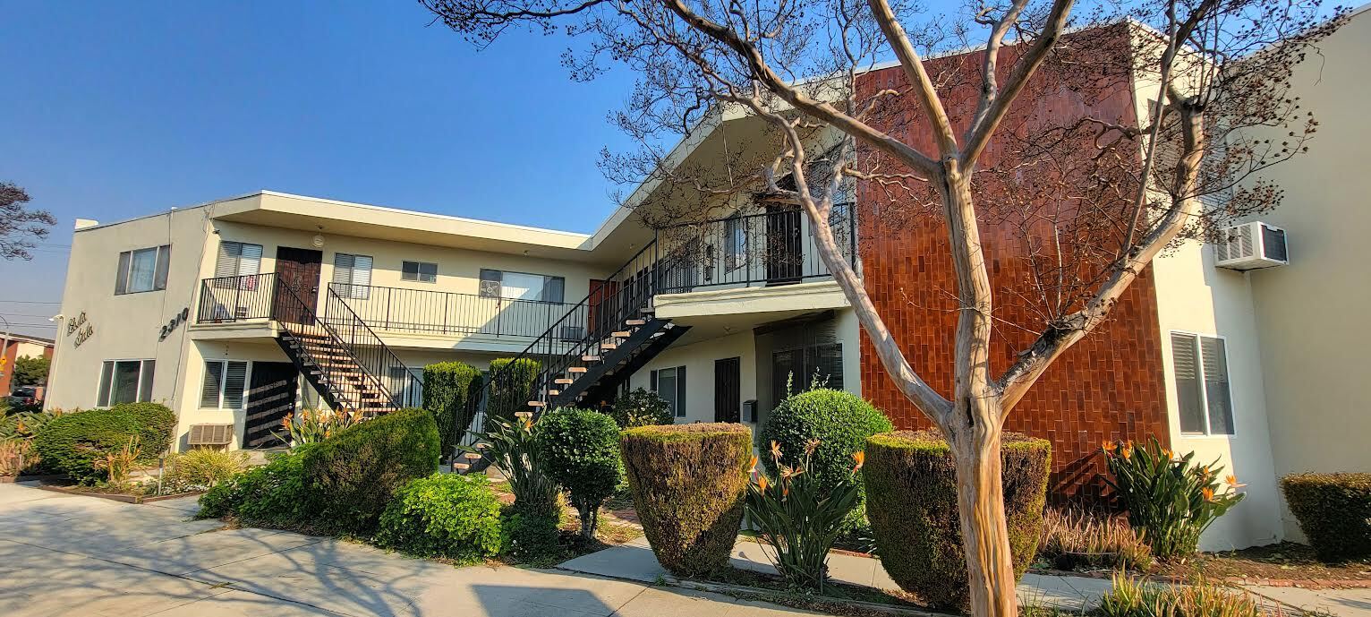 2310 Washington Cir, Burbank, CA à vendre Photo de l’immeuble– Image 1 sur 2