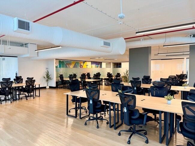 Plus de détails pour 1100 Brickell Bay Dr, Miami, FL - Coworking à louer