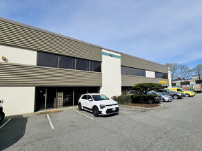 86 N Bend St, Coquitlam, BC à louer Photo de l’immeuble– Image 1 sur 4