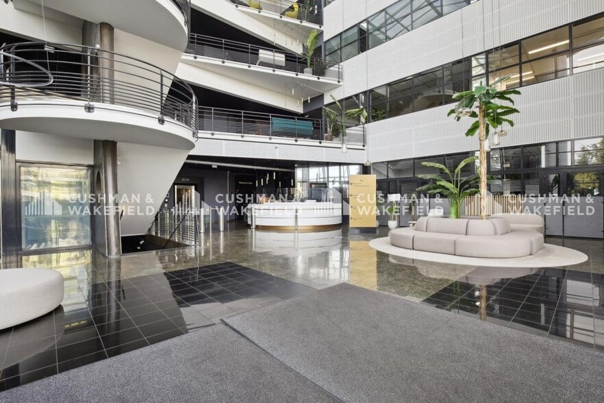 1 Rue Arnold Schoenberg, Guyancourt à louer - Hall d’entrée – Image 3 sur 11