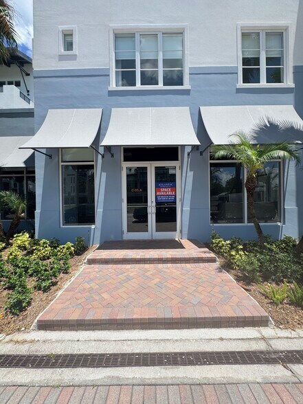 151 NE 5th Ave, Delray Beach, FL à louer - Photo de l’immeuble – Image 3 sur 10