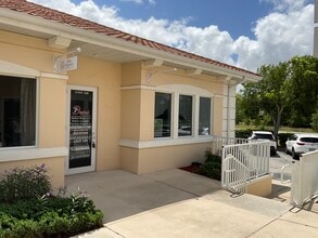 25080 Olympia Ave, Punta Gorda, FL à louer Photo de l’immeuble– Image 2 sur 12