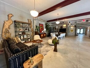 5400 NE 4 Ct, Miami, FL à louer Photo de l’immeuble– Image 1 sur 4