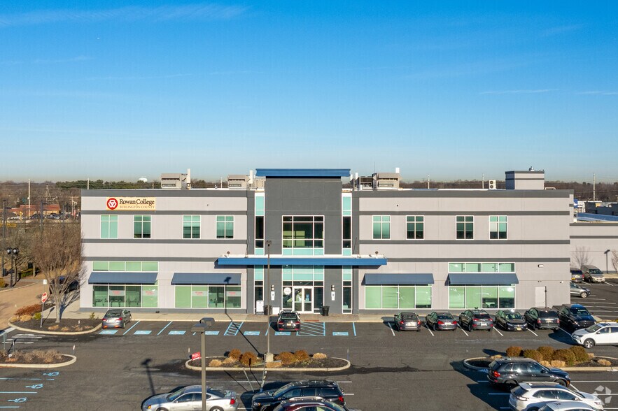 200 Campbell Dr, Willingboro, NJ à louer - Photo de l’immeuble – Image 2 sur 7