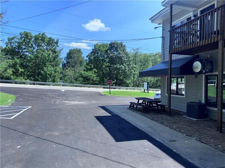 4399 Leechburg Rd, New Kensington, PA à vendre - Photo de l’immeuble – Image 3 sur 6