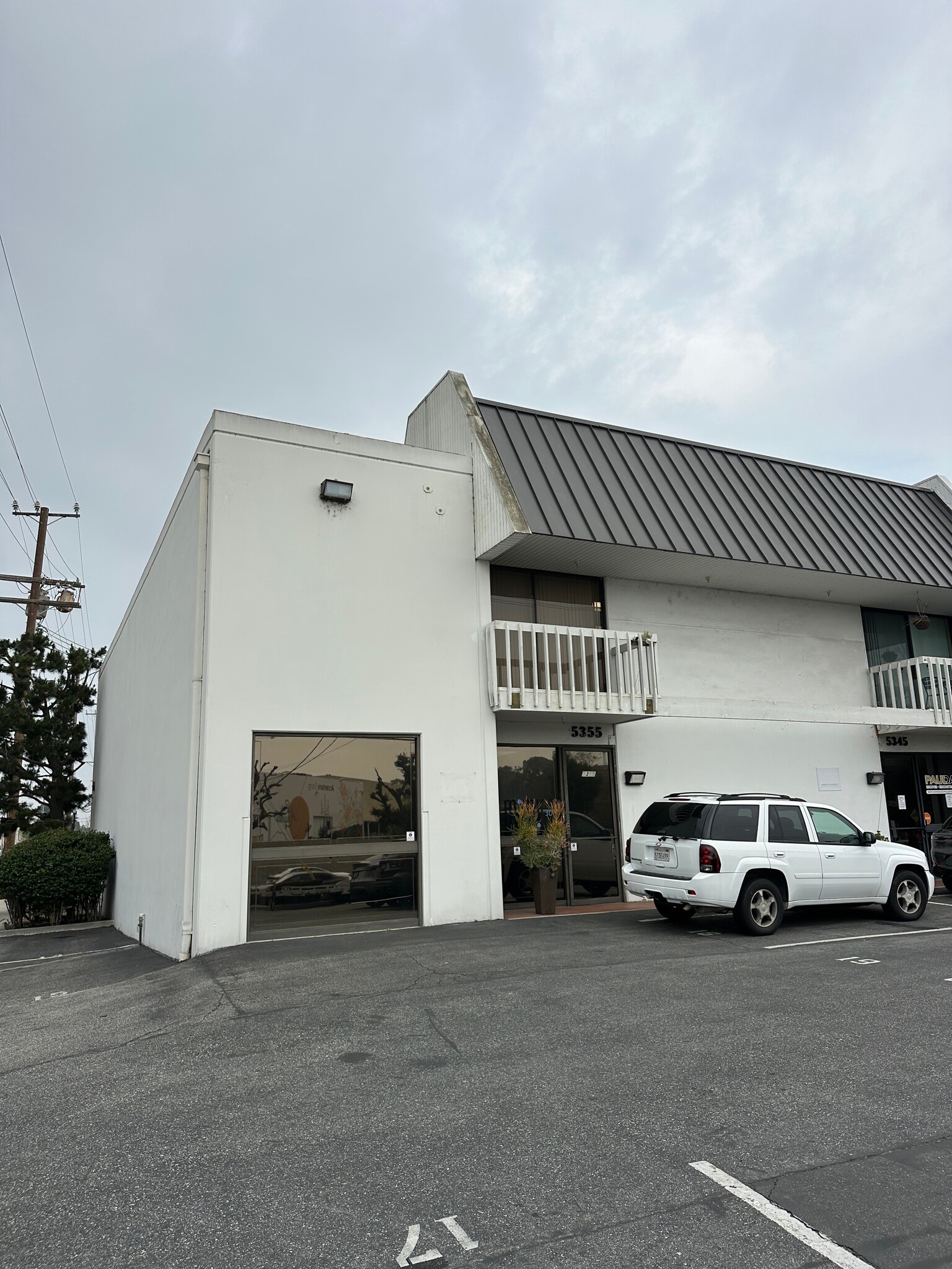 12811-12825 Coral Tree Pl, Los Angeles, CA à louer Photo intérieure– Image 1 sur 2